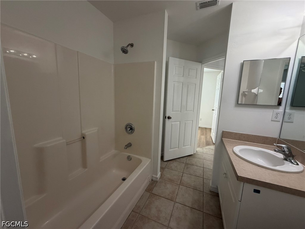 3 Bed SingleFamilyResidence for Sale in Cape Coral, photo 28