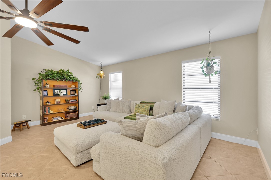 3 Bed SingleFamilyResidence for Sale in Cape Coral, photo 29