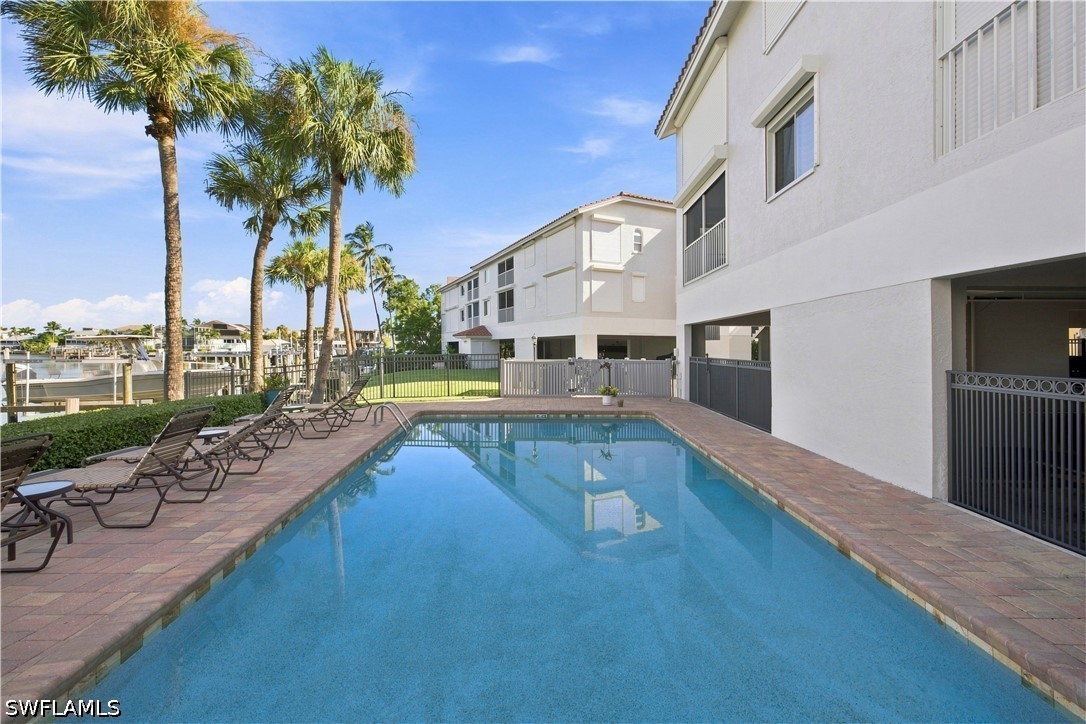 3 Bed Condominium for Sale in Chateau Condo, photo 29