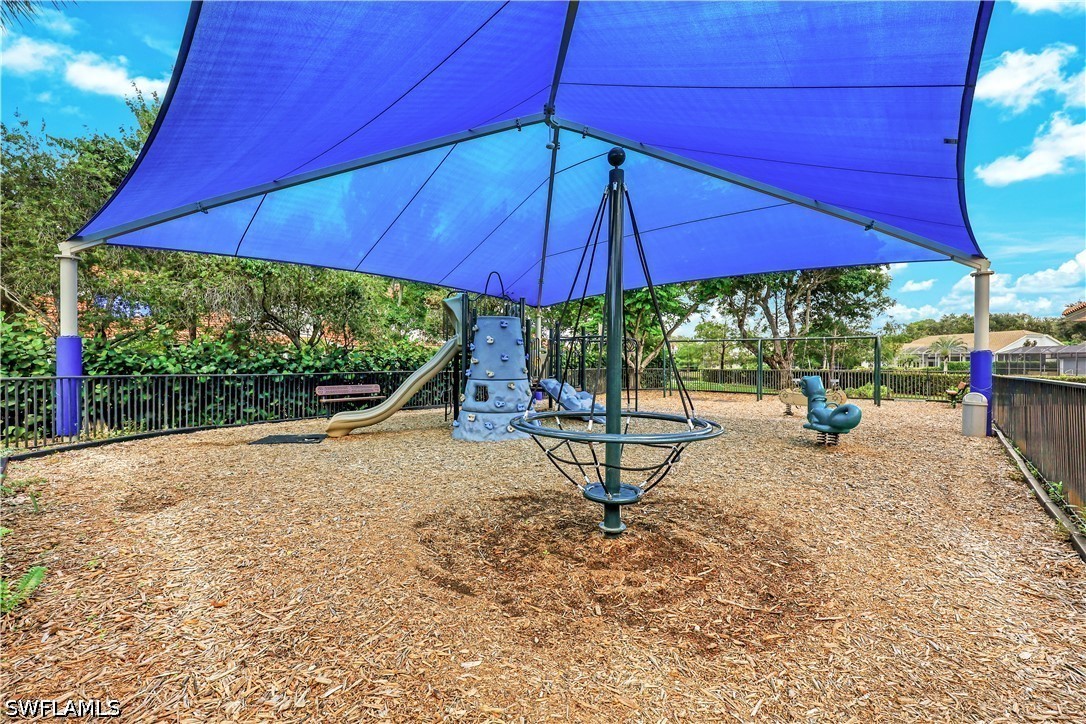 2 Bed SingleFamilyResidence for Sale in Naples, photo 30