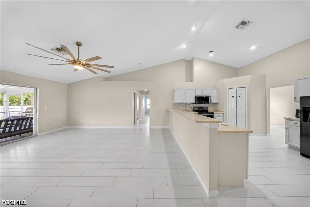 3 Bed SingleFamilyResidence for Sale in Cape Coral, photo 30