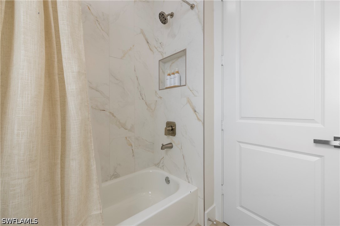 4 Bed SingleFamilyResidence for Sale in Naples, photo 30