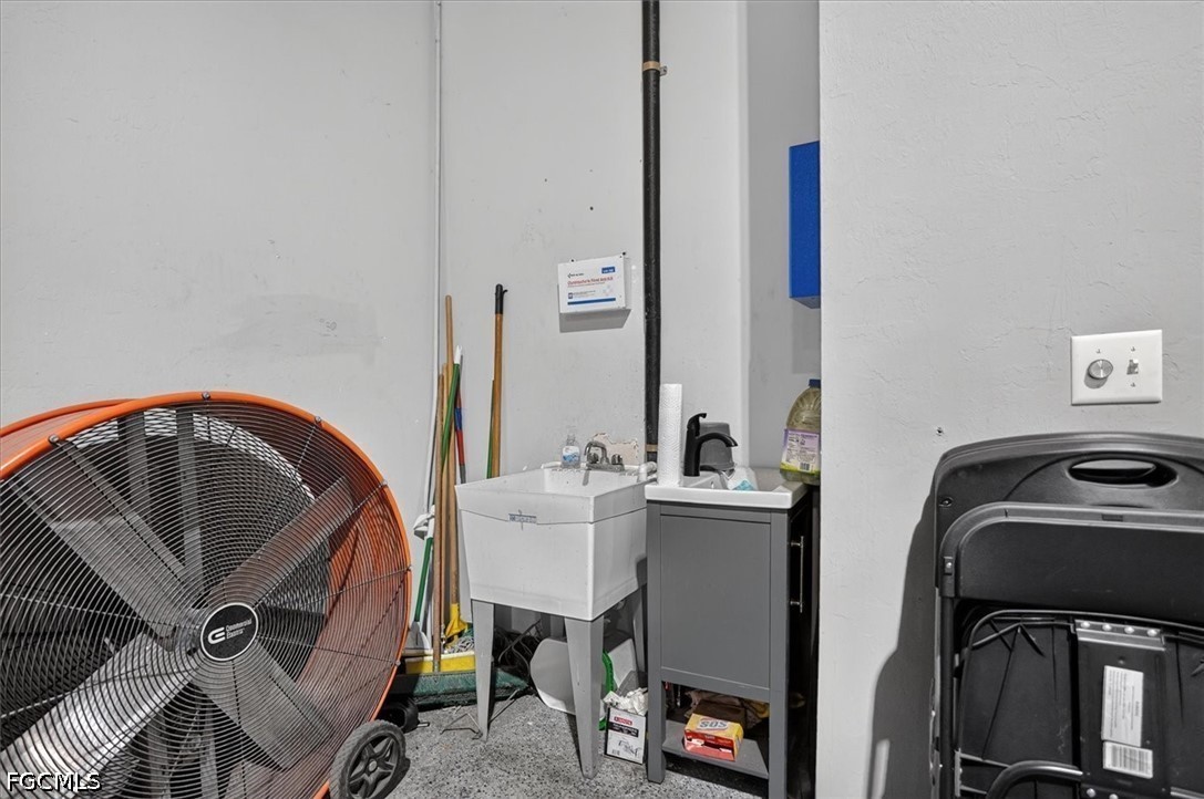 Office for Sale in Fort Myers, photo 30
