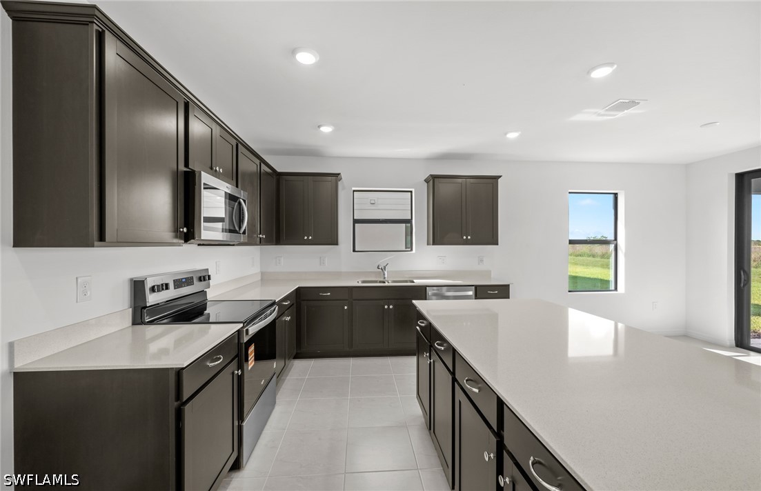 4 Bed SingleFamilyResidence for Sale in Whispering Lakes, photo 30