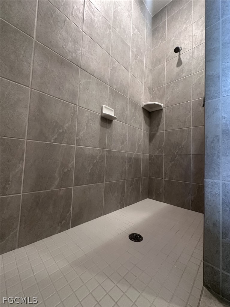 3 Bed SingleFamilyResidence for Sale in Cape Coral, photo 4