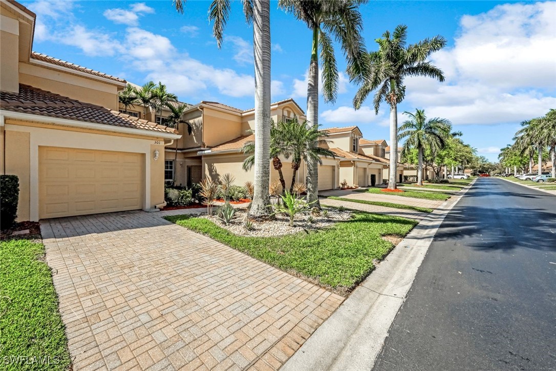 3 Bed Waterfront Home for Sale in Fort Myers, photo 4