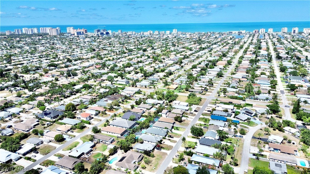 4 Bed Pool Home for Sale in Naples Park, photo 4