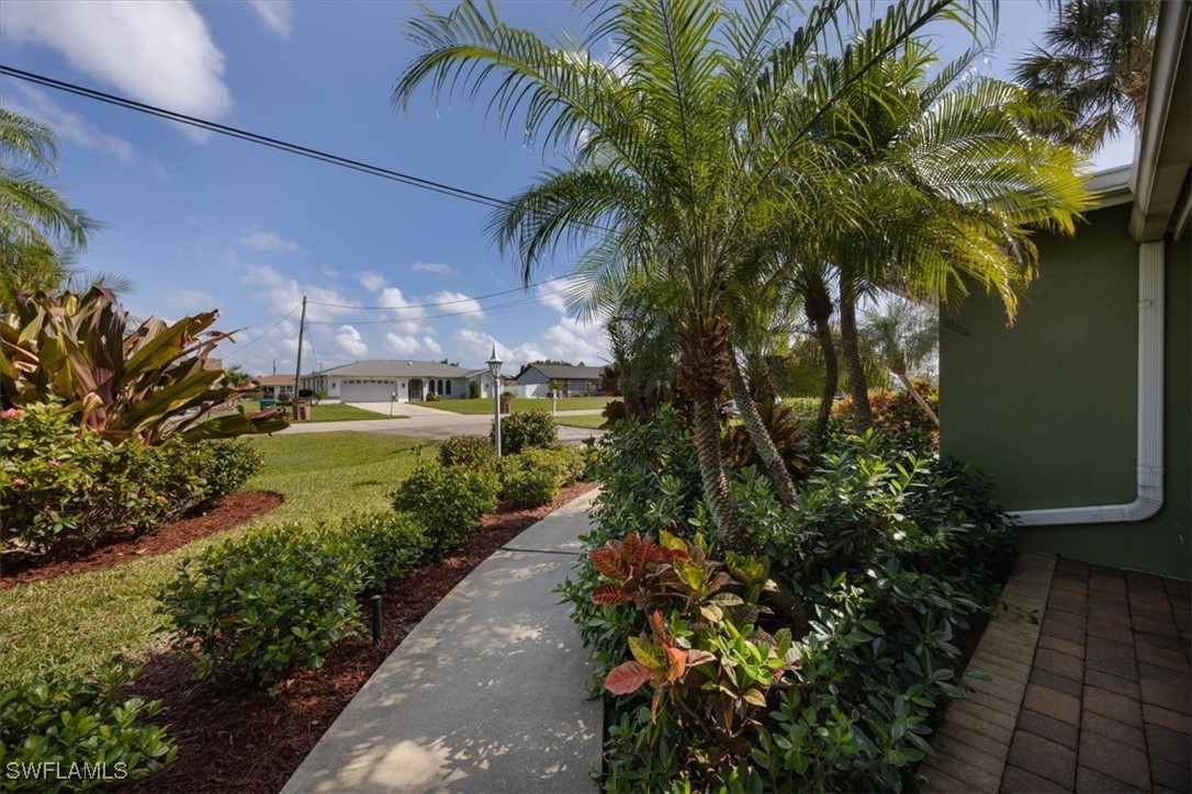 2 Bed Pool Home for Sale in Cape Coral, photo 4