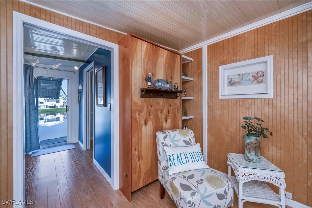 1 Bed Waterfront Home for Sale in North Fort Myers, photo 4
