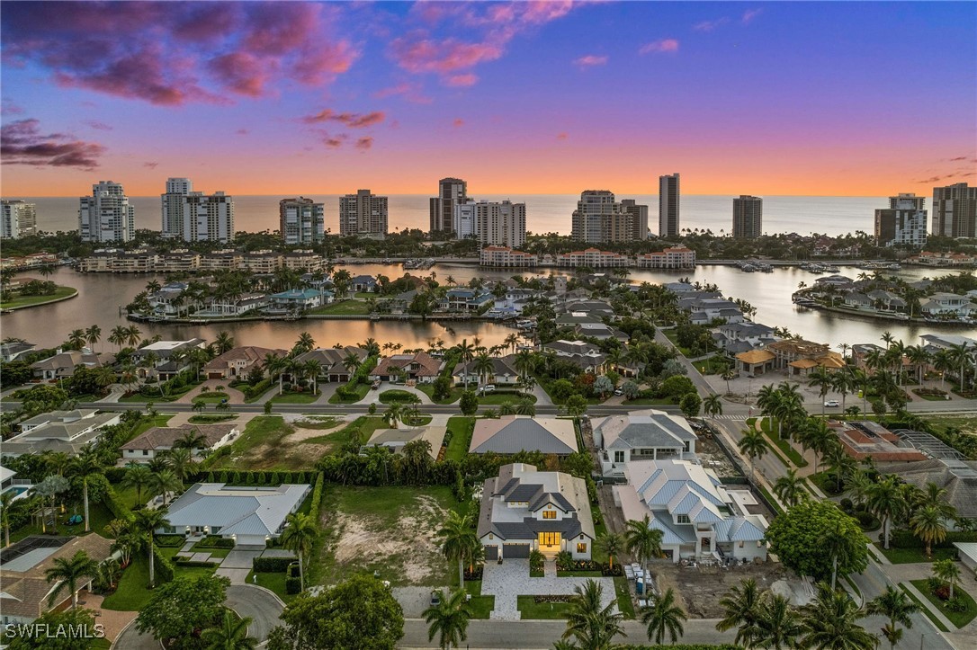 5 Bed Pool Home for Sale in Park Shore, photo 4