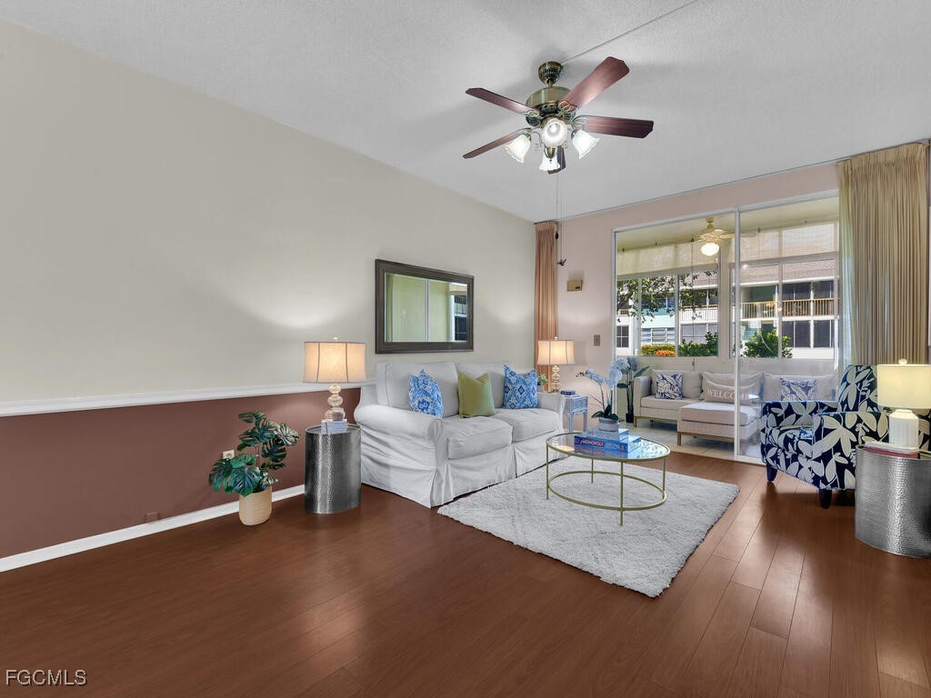 2 Bed Condominium for Sale in Cape Coral, photo 4