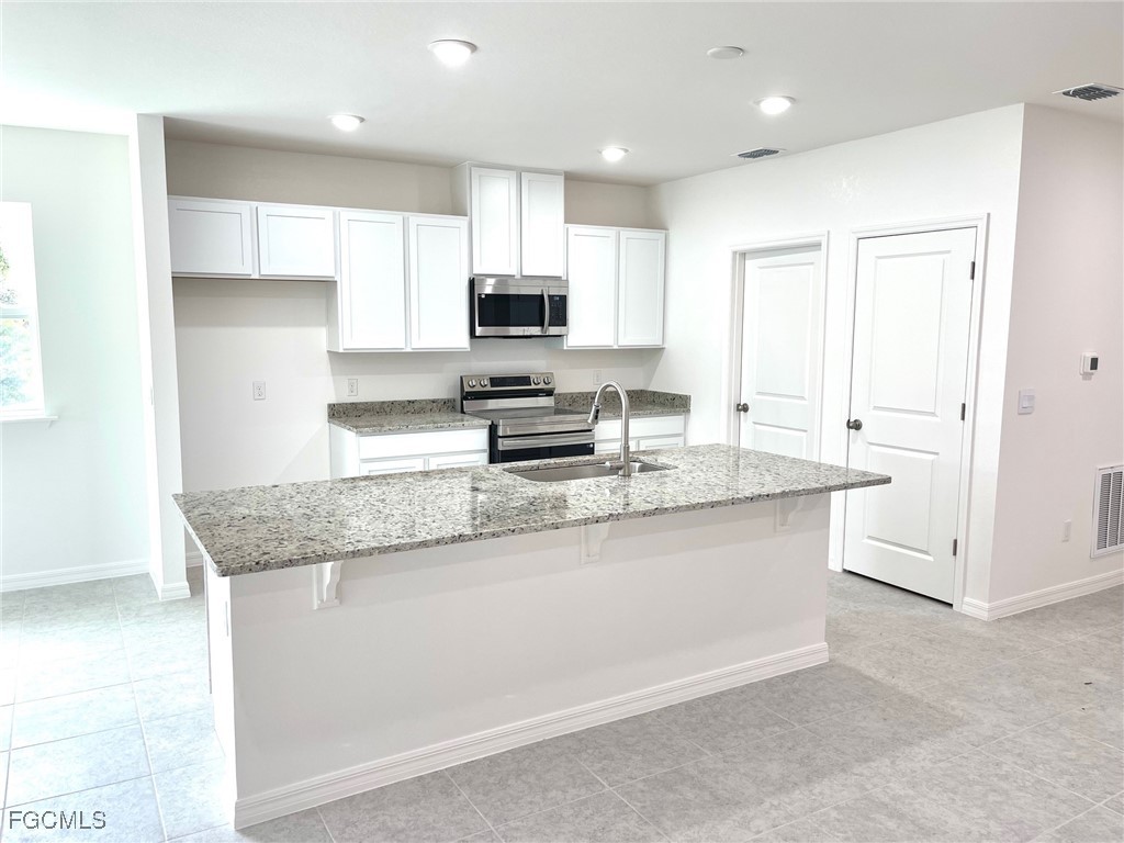 4 Bed SingleFamilyResidence for Sale in Cape Coral, photo 4