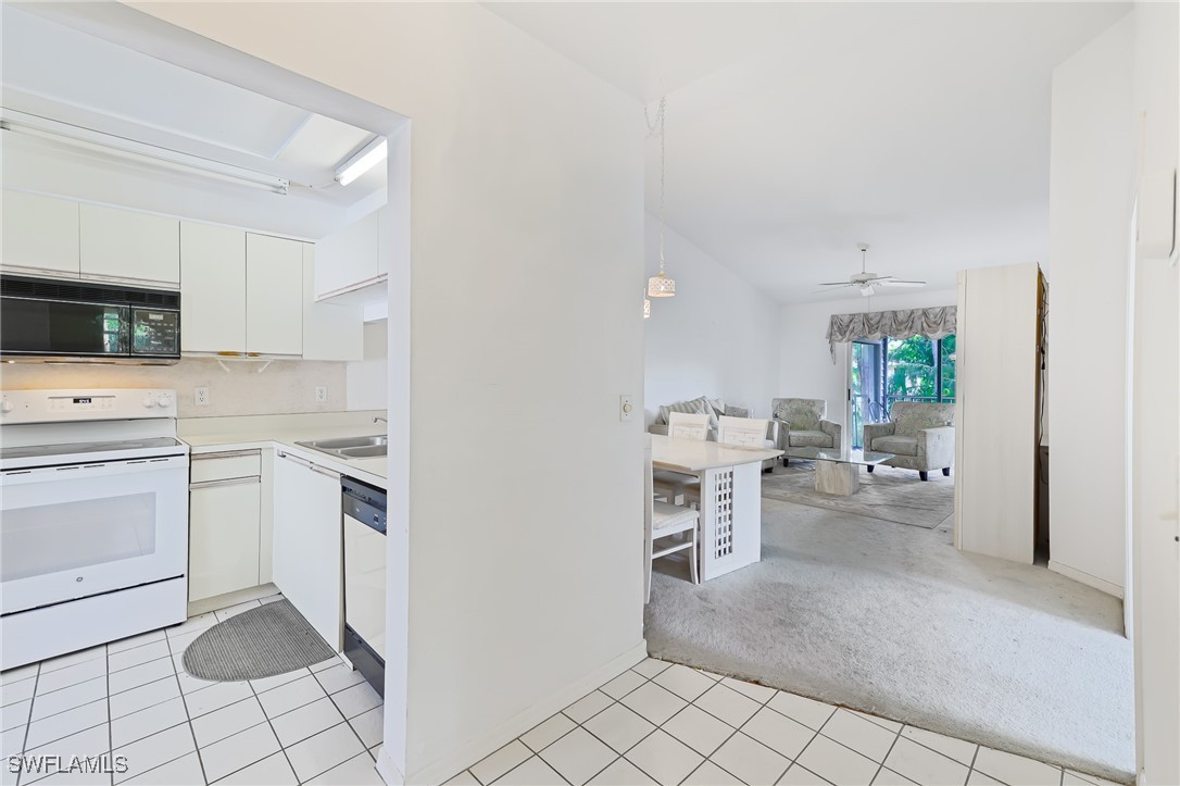 3 Bed Condominium for Sale in Naples, photo 4