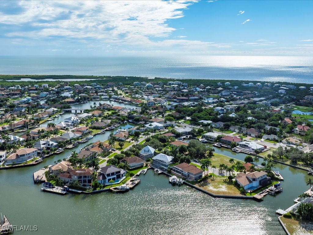 3 Bed Pool Home for Sale in Collier Bay, photo 4