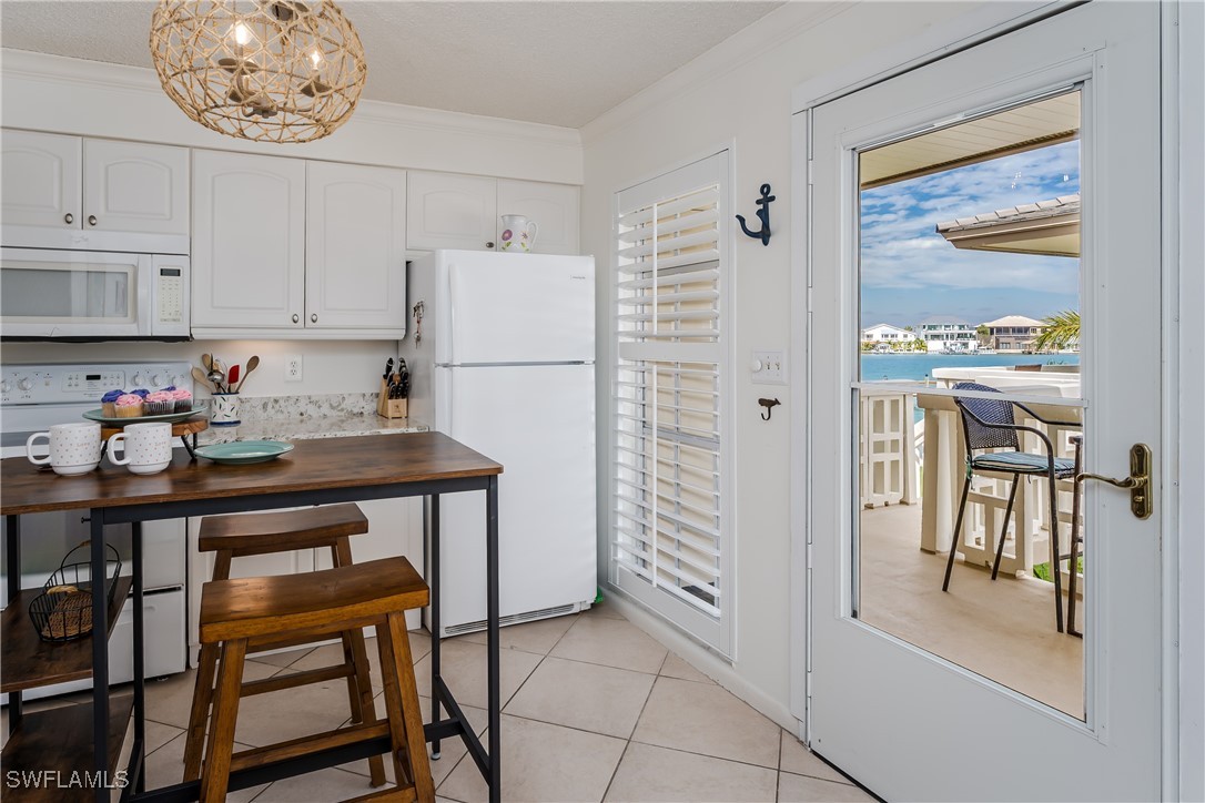 2 Bed Waterfront Home for Sale in Marco Island, photo 4