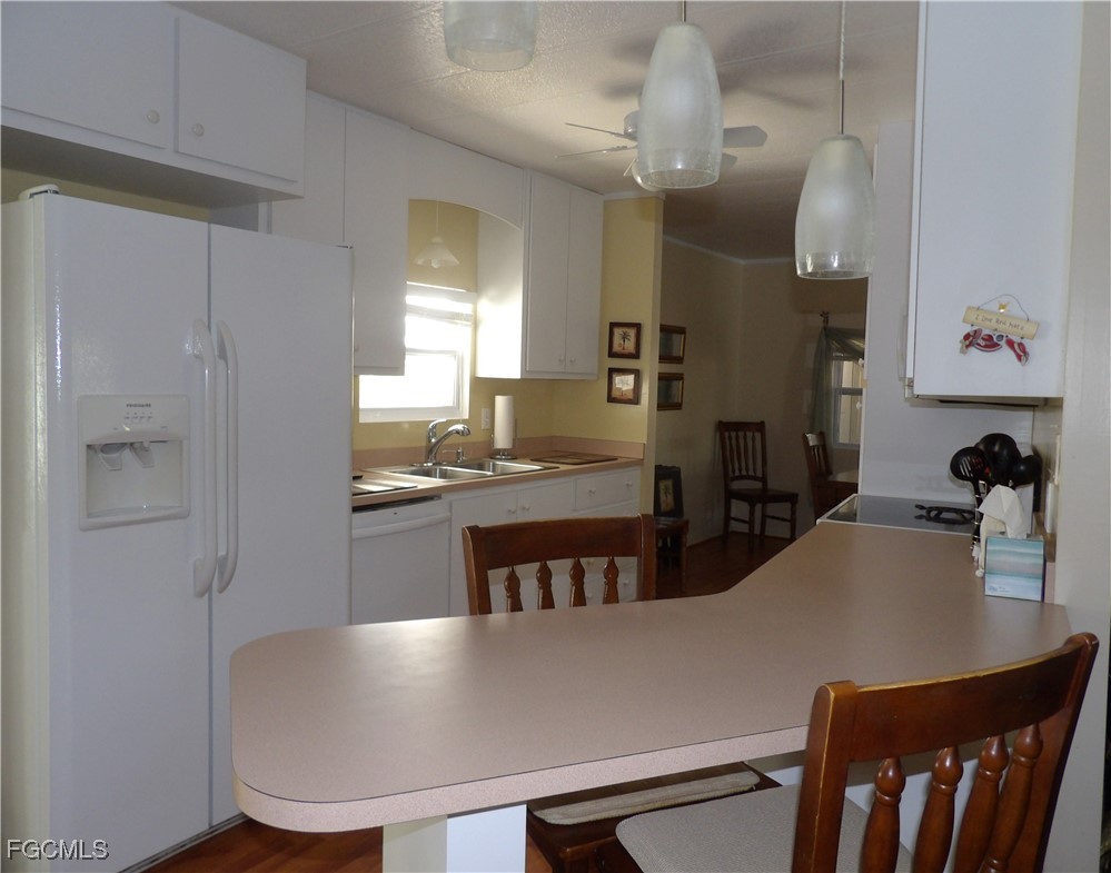 2 Bed ManufacturedHome for Sale in North Fort Myers, photo 4
