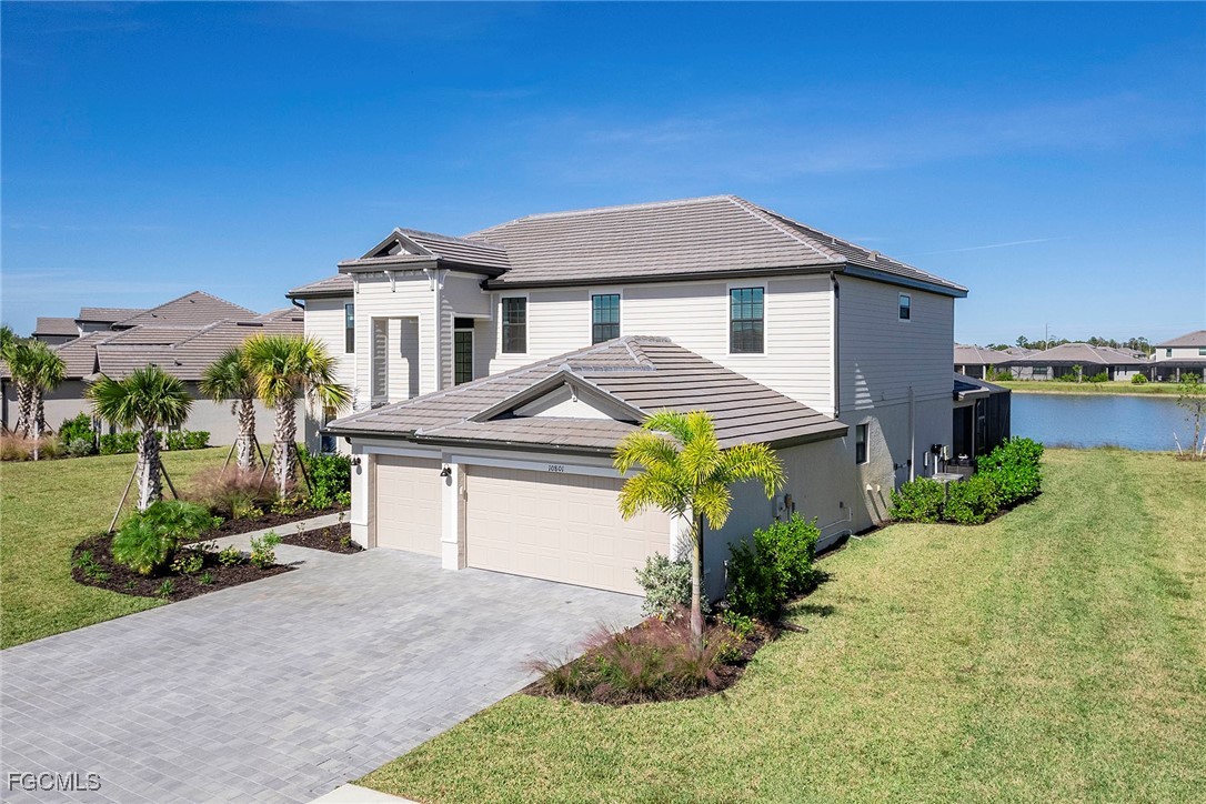 5 Bed Pool Home for Sale in Timber Creek, photo 4