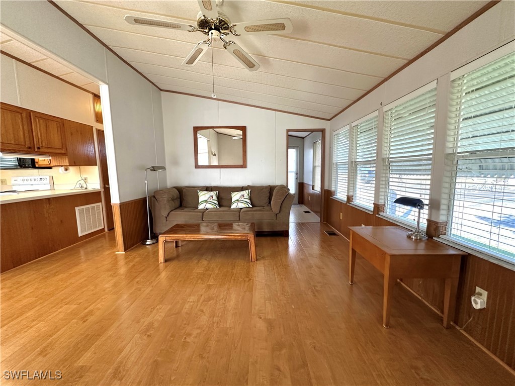 1 Bed ManufacturedHome for Sale in Estero, photo 4
