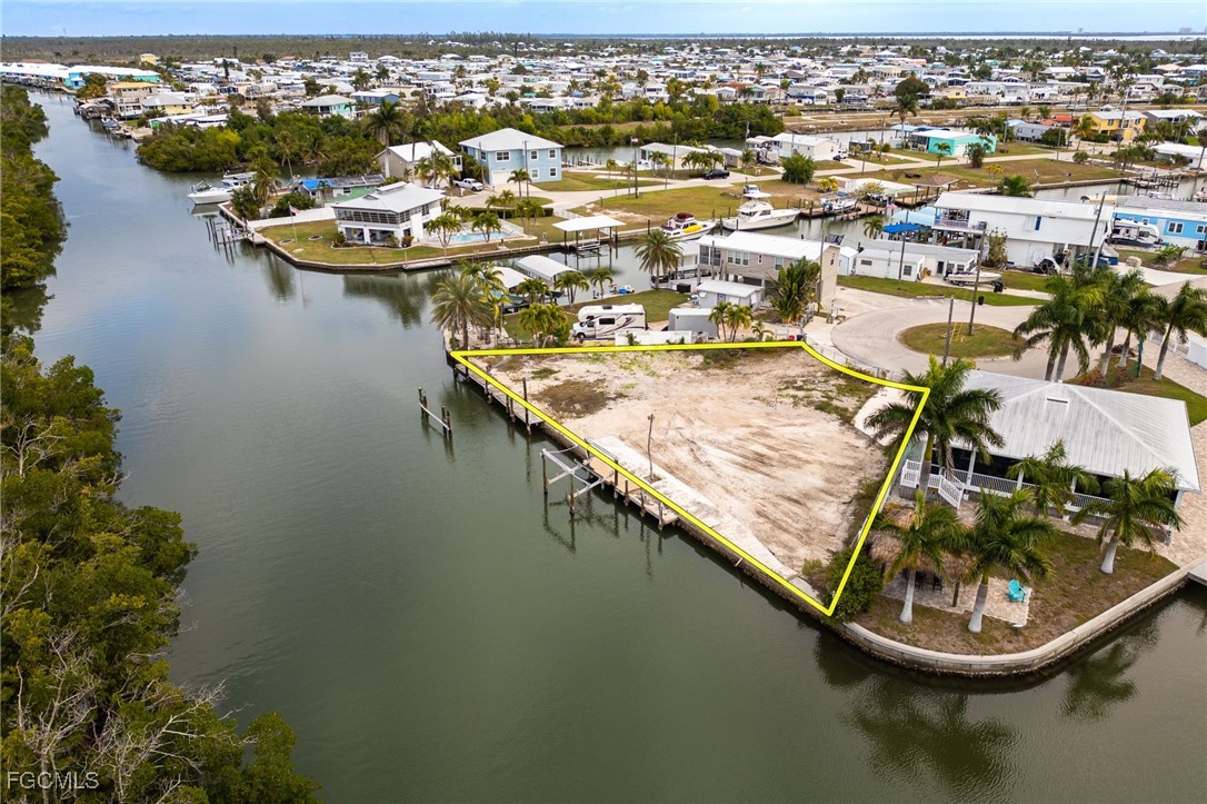 Waterfront Home for Sale in Trailerhaven, photo 4