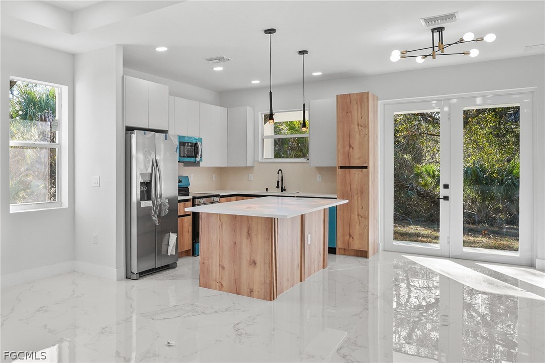 3 Bed SingleFamilyResidence for Sale in Port Charlotte, photo 4