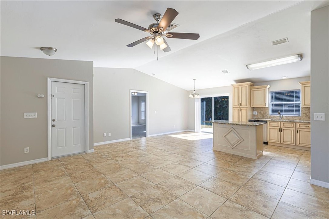 3 Bed SingleFamilyResidence for Sale in Cape Coral, photo 4
