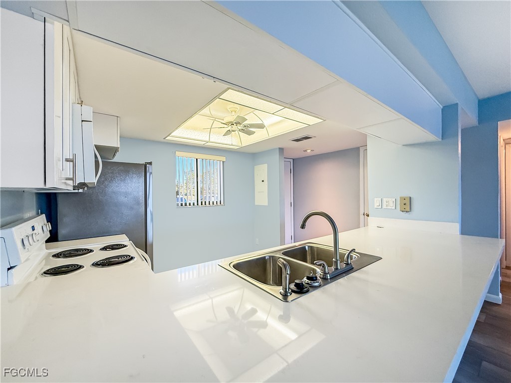 2 Bed Waterfront Home for Sale in North Fort Myers, photo 4