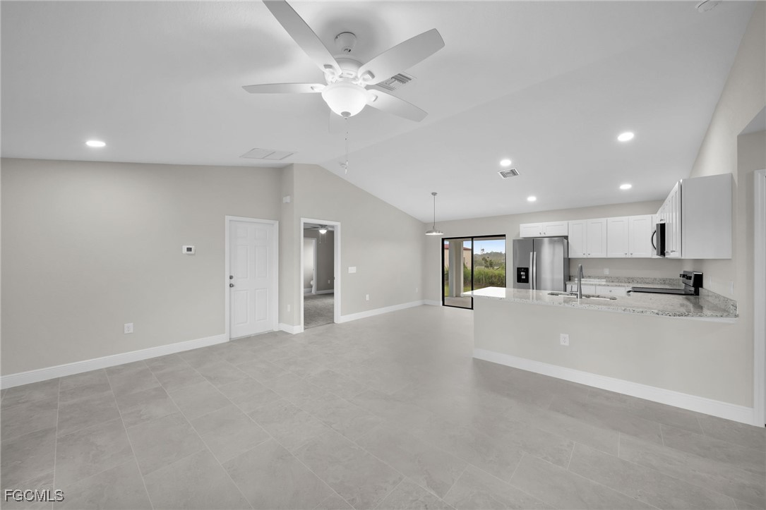 3 Bed SingleFamilyResidence for Sale in Lehigh Acres, photo 4