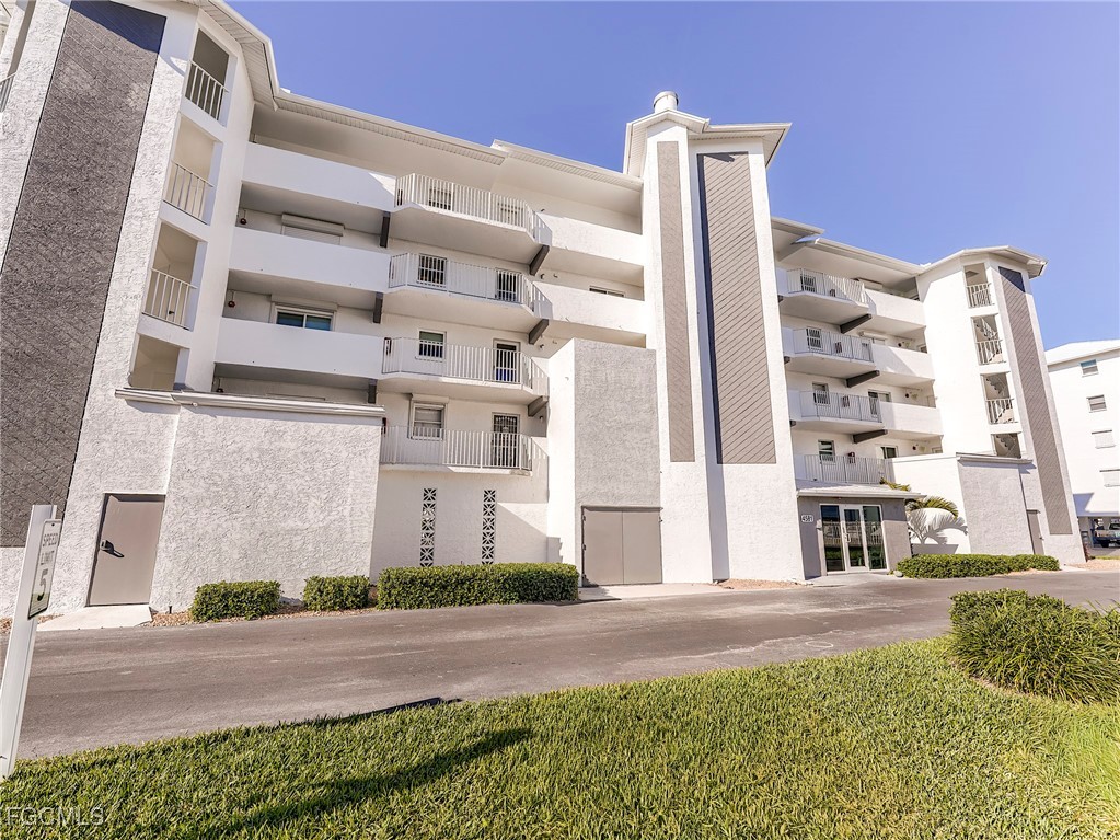 2 Bed Waterfront Home for Sale in Fort Myers Beach, photo 4