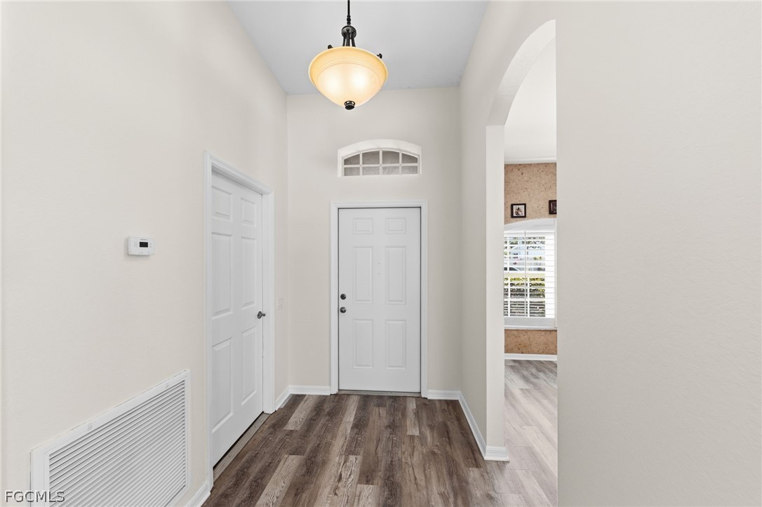 3 Bed SingleFamilyResidence for Sale in Cape Coral, photo 4