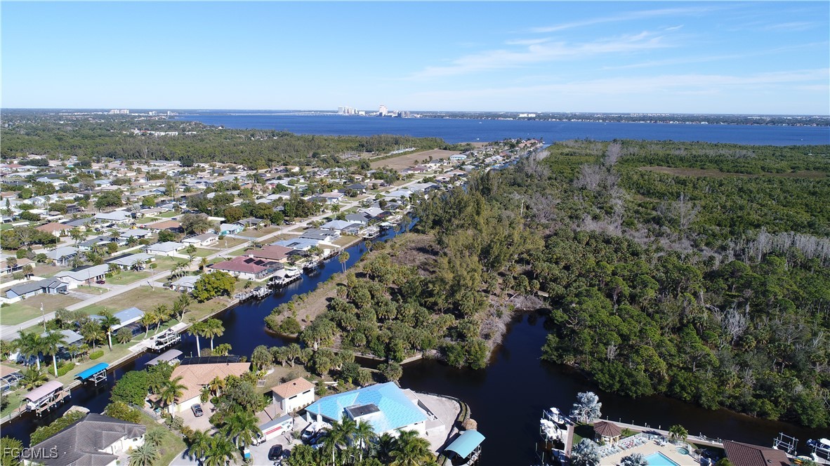 2 Bed Waterfront Home for Sale in Cape Coral, photo 4