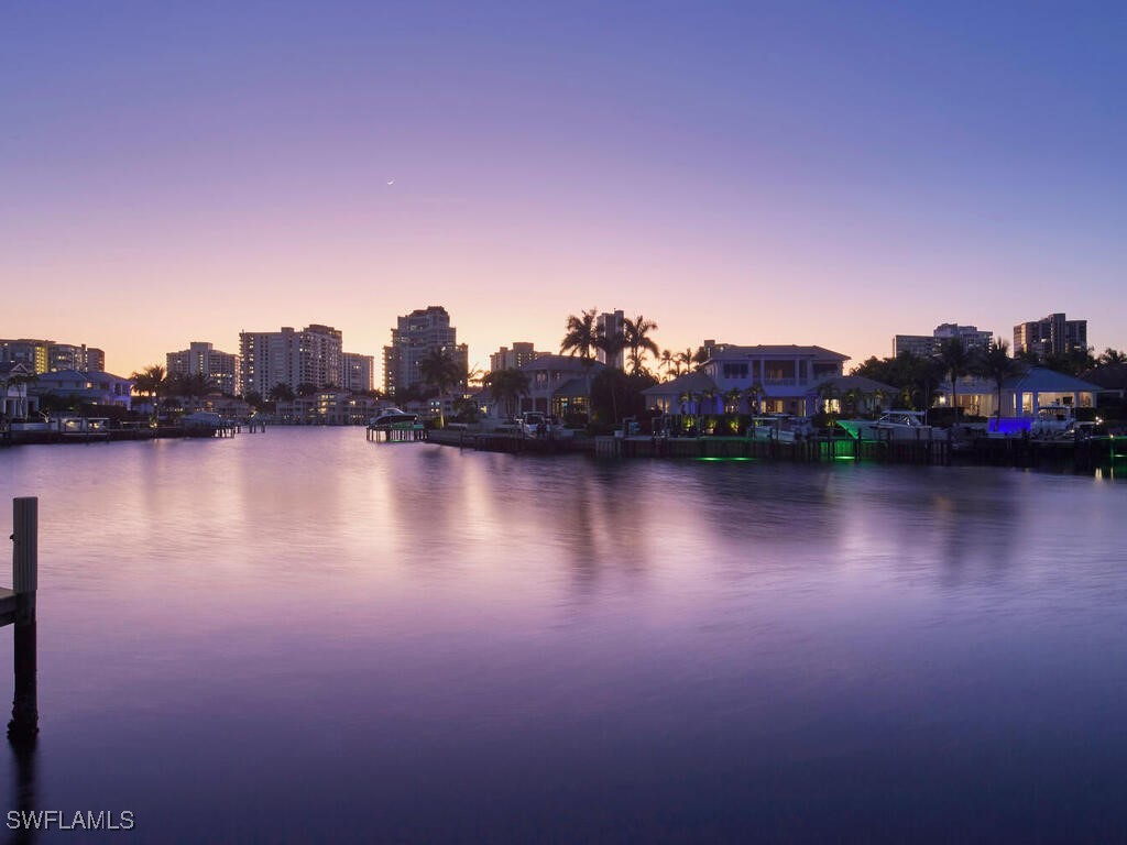 6 Bed Pool Home for Sale in Park Shore, photo 4