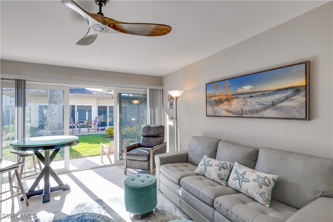 1 Bed Waterfront Home for Sale in Marco Island, photo 4
