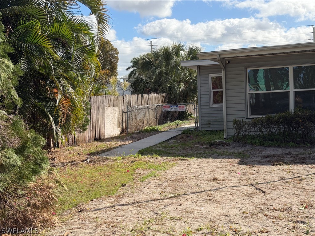 2 Bed SingleFamilyResidence for Sale in Naples, photo 4