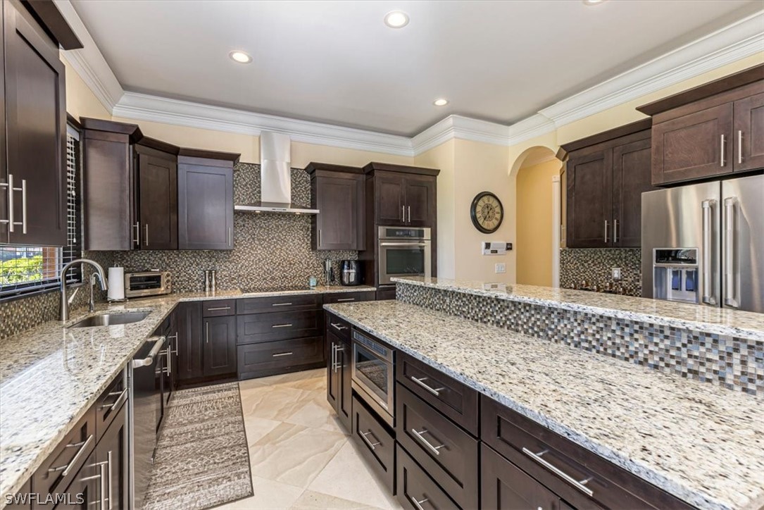5 Bed SingleFamilyResidence for Sale in Naples, photo 4