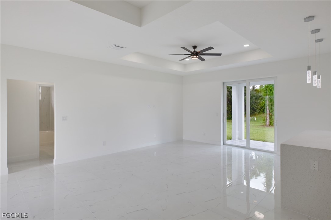 3 Bed SingleFamilyResidence for Sale in Lehigh Acres, photo 4