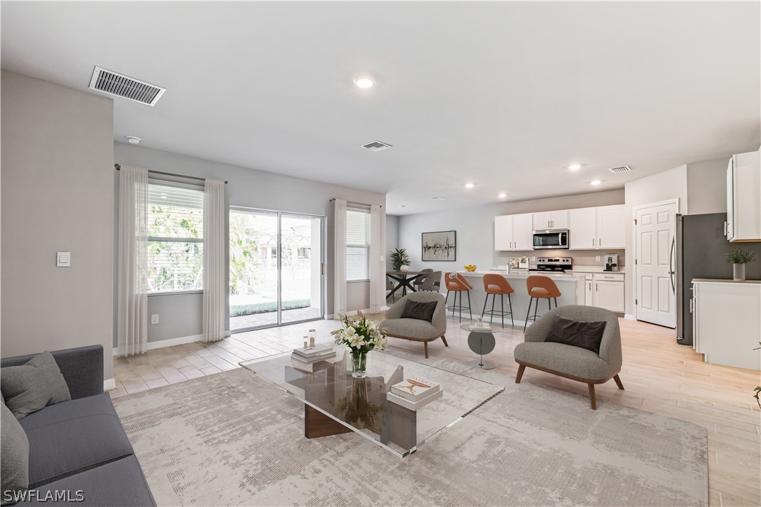 4 Bed SingleFamilyResidence for Sale in Lehigh Acres, photo 4