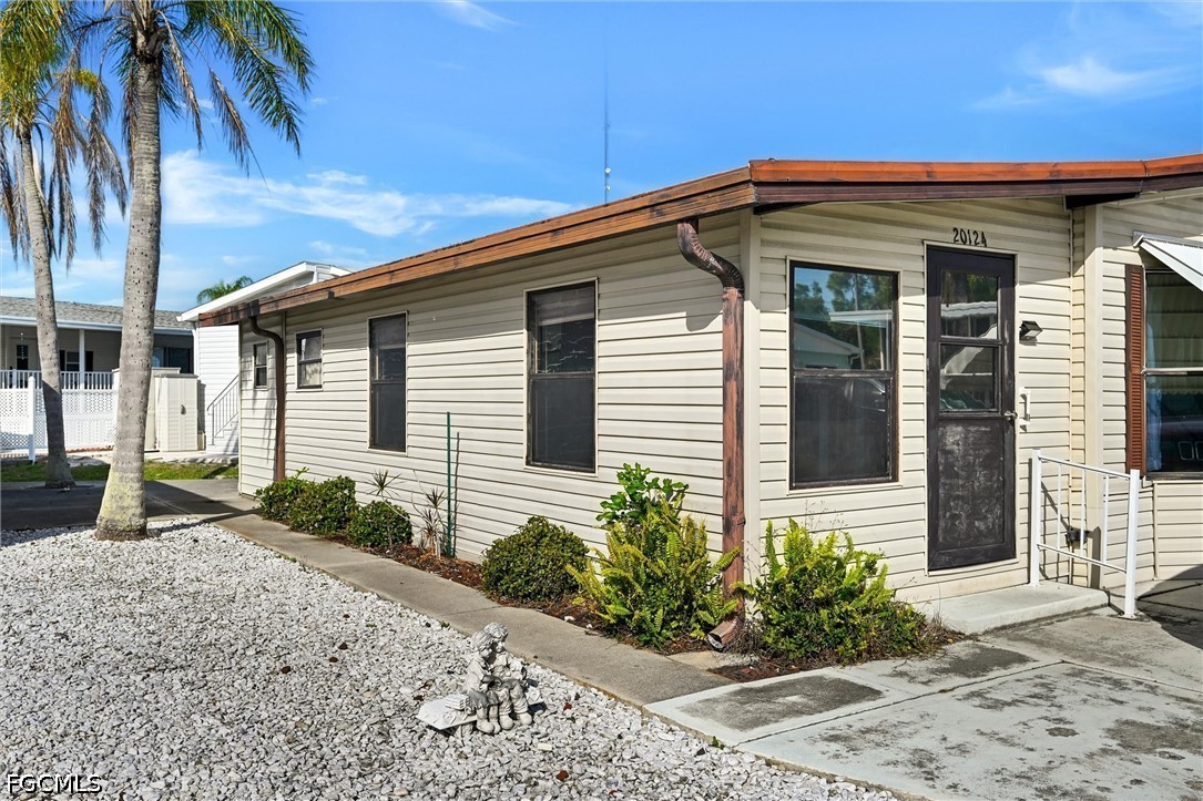 1 Bed ManufacturedHome for Sale in Estero, photo 4