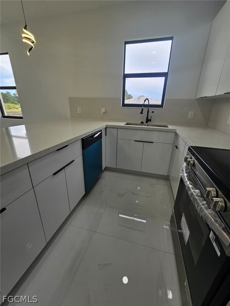 3 Bed SingleFamilyResidence for Sale in Lehigh Acres, photo 4