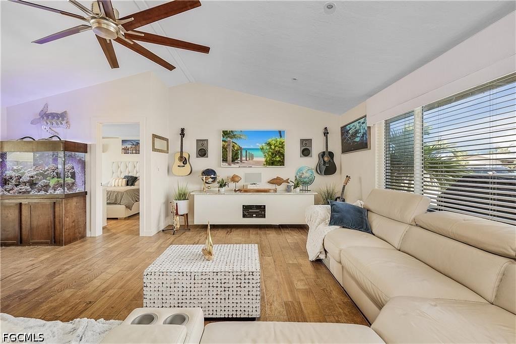 2 Bed Pool Home for Sale in Cape Coral, photo 4