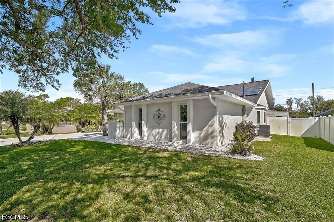 3 Bed Pool Home for Sale in Port Charlotte, photo 4