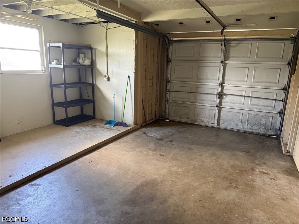 2 Bed SingleFamilyResidence for Sale in Lehigh Acres, photo 4