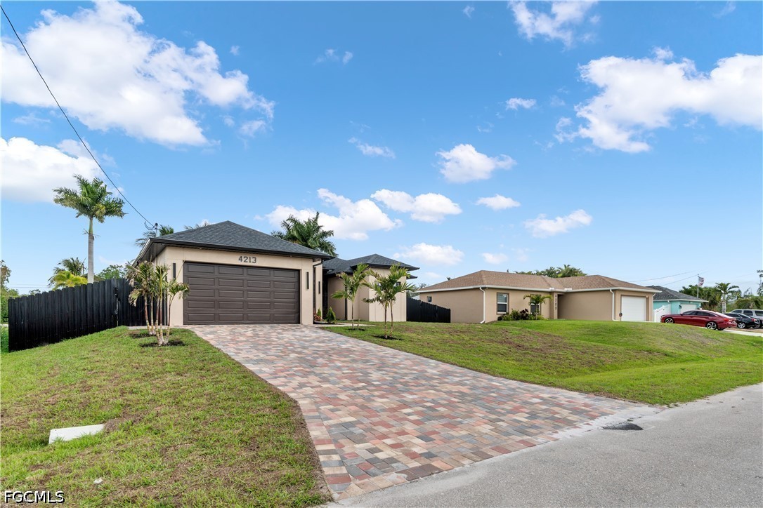 3 Bed Pool Home for Sale in Cape Coral, photo 4