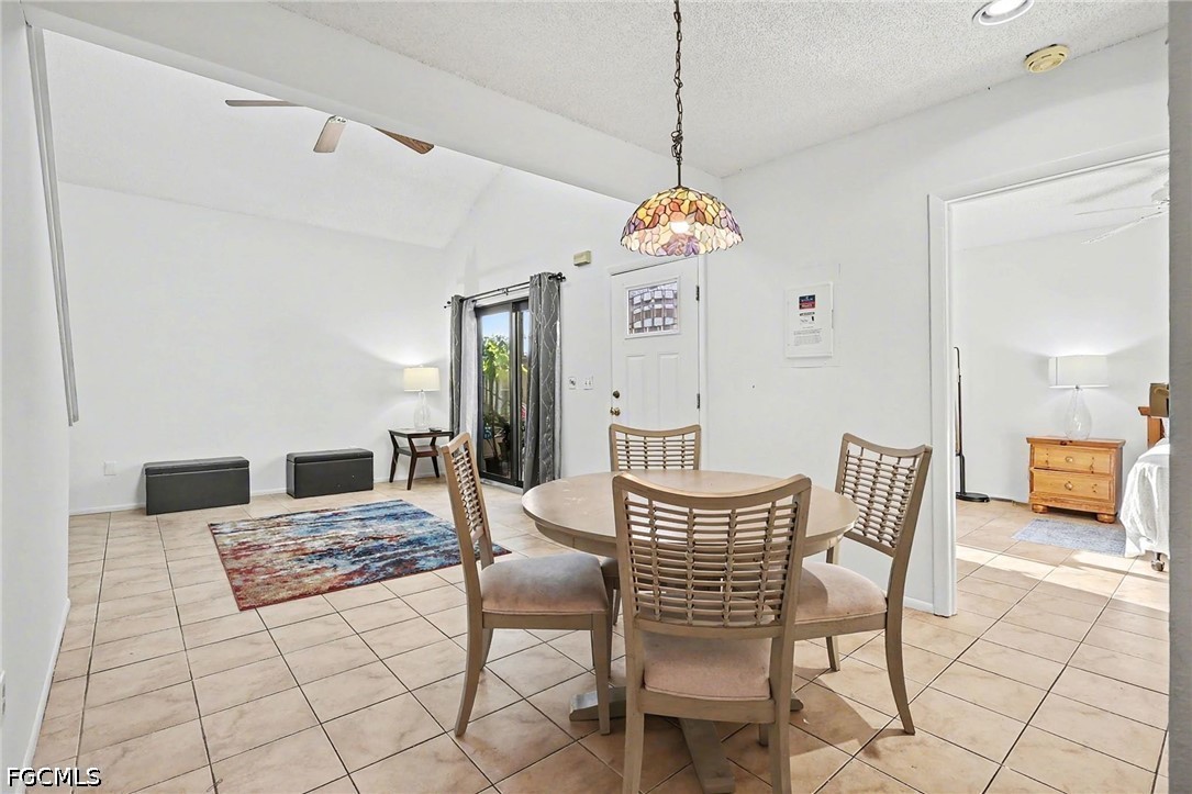2 Bed Pool Home for Sale in Fort Myers, photo 4
