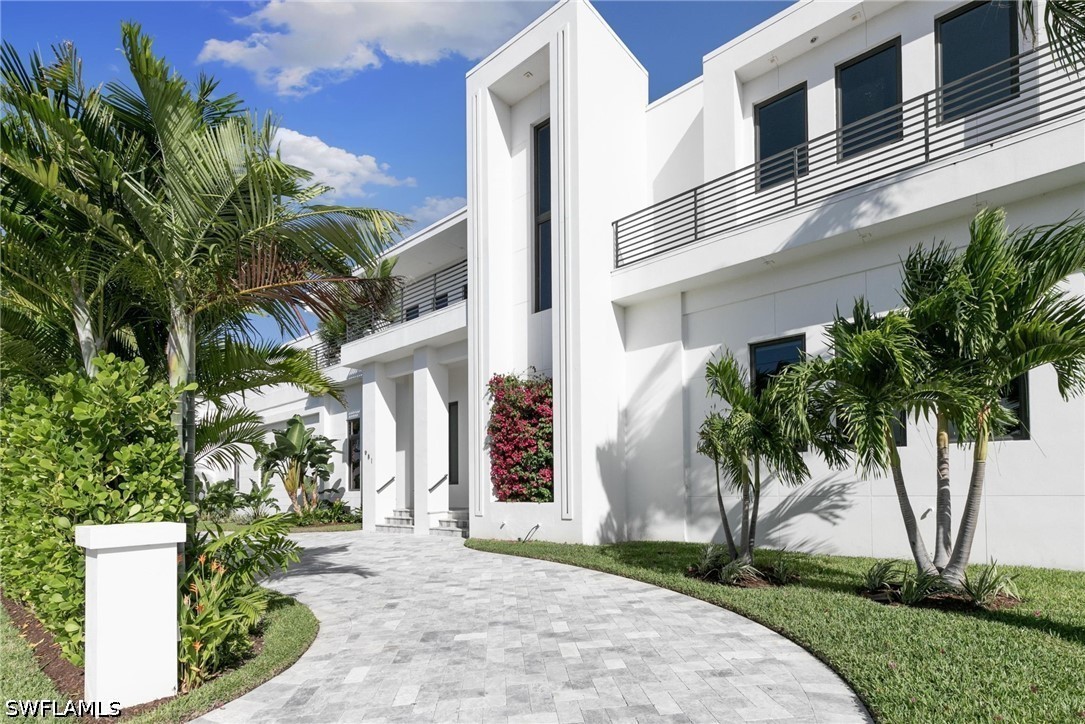 5 Bed Pool Home for Sale in Marco Island, photo 4