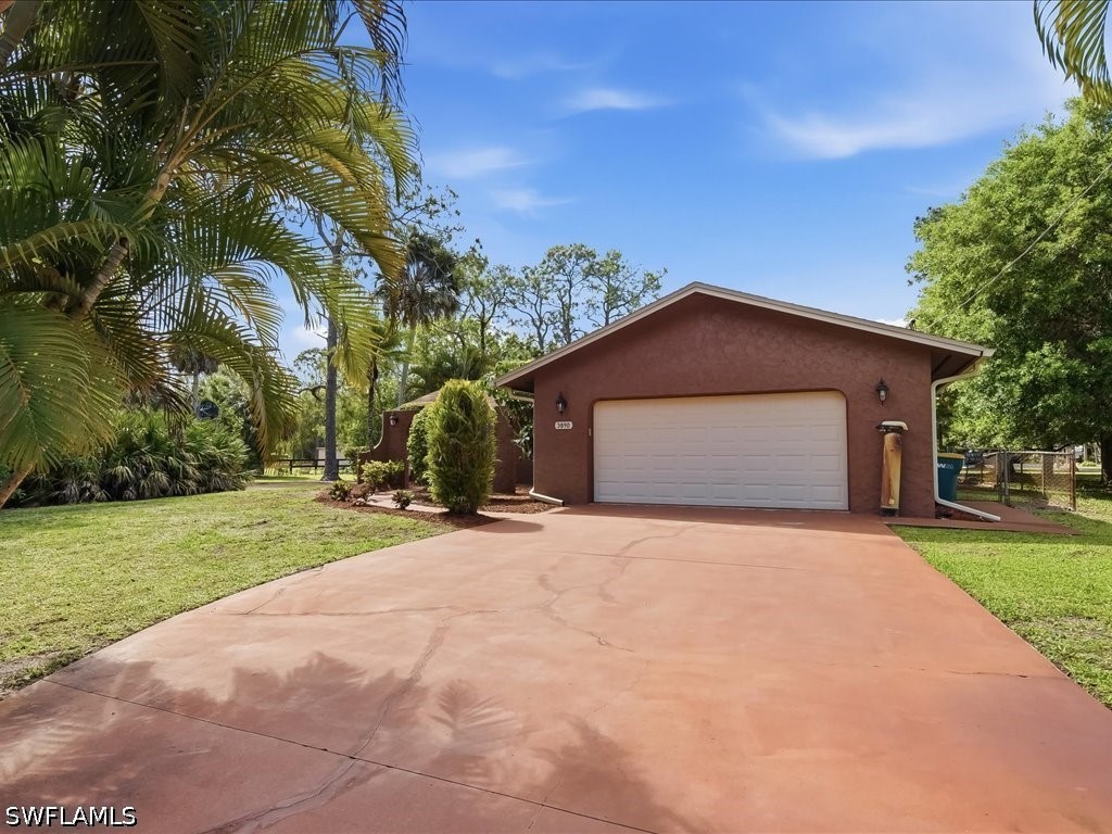 3 Bed Pool Home for Sale in Naples, photo 4