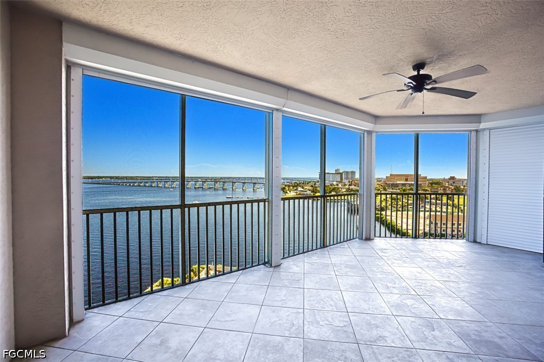 2 Bed Waterfront Home for Sale in Fort Myers, photo 4