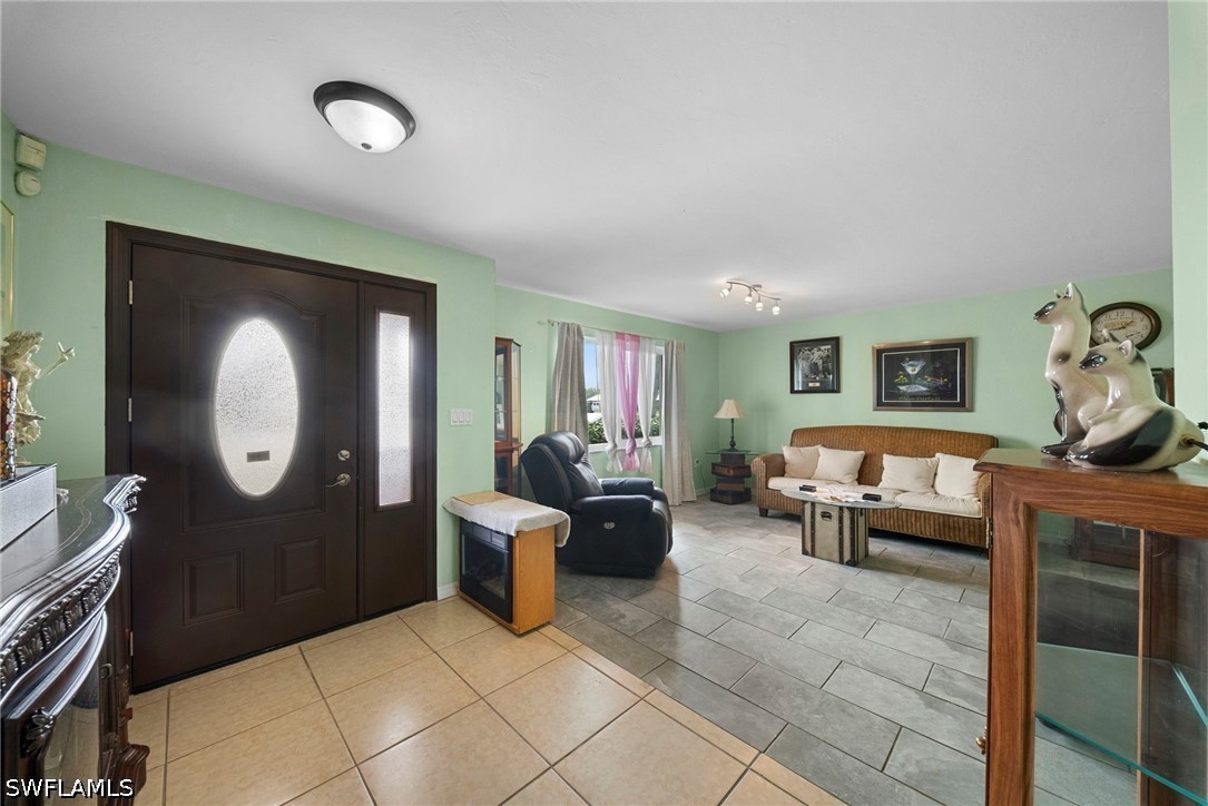 3 Bed Pool Home for Sale in San Carlos Park, photo 4