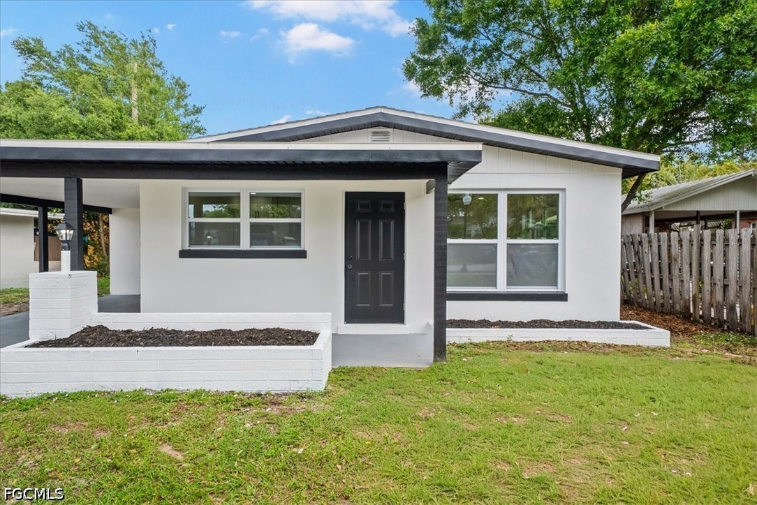 2 Bed SingleFamilyResidence for Sale in Fort Myers, photo 4