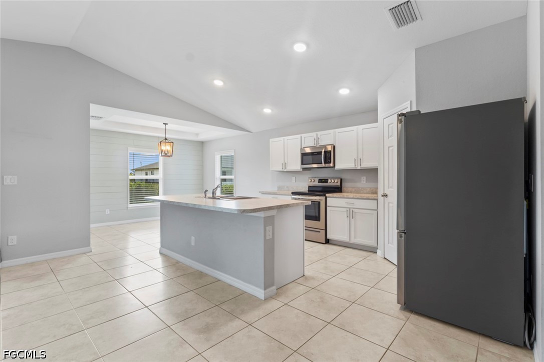 3 Bed SingleFamilyResidence for Sale in Cape Coral, photo 4
