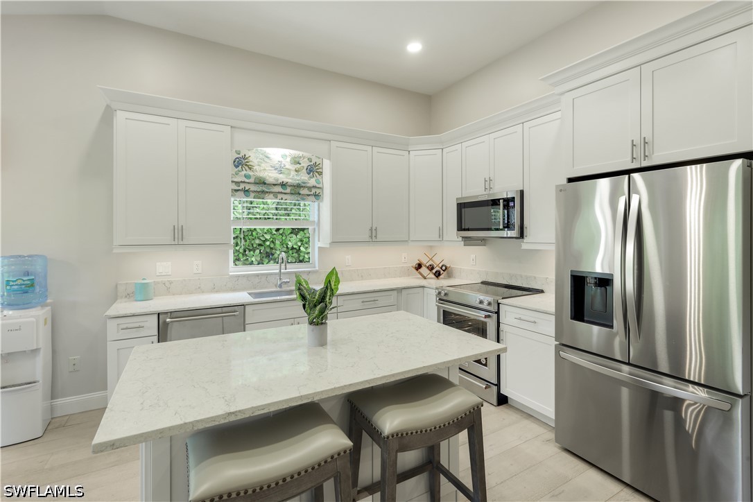 2 Bed SingleFamilyResidence for Sale in Naples, photo 4